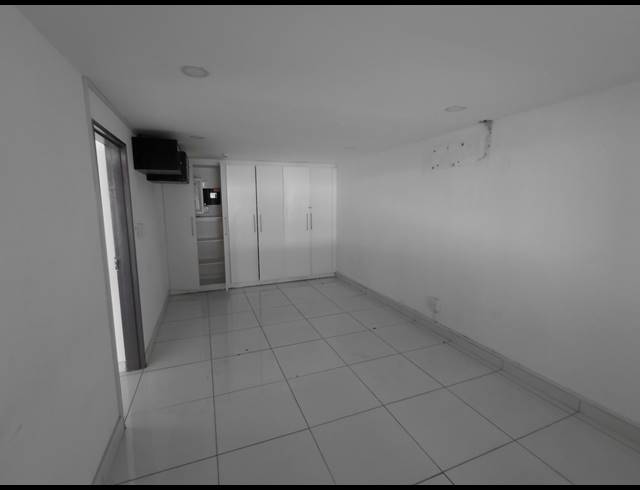 403M² SHOWROOM TO LET IN LONEHILL